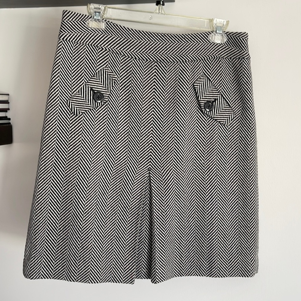Ann Taylor Loft herringbone skirt. Size 8. Lined.